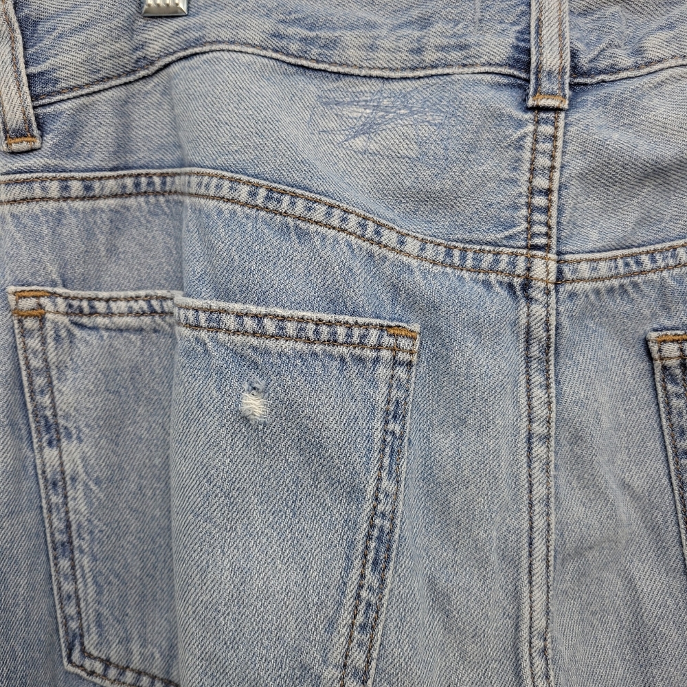 Madewell The Dean Easy Straight Jean in Northridge Wash: Airy Denim Edition - Picture 8 of 14